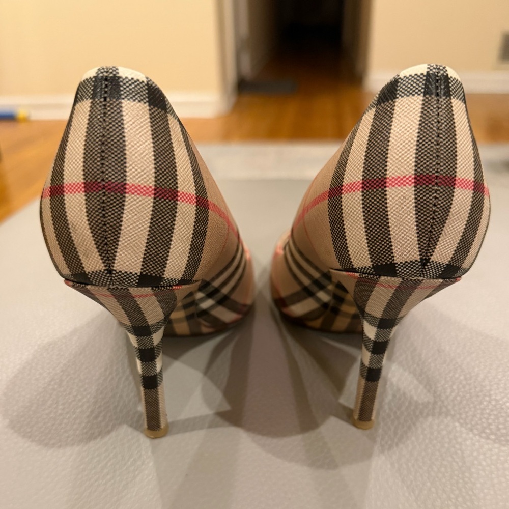 Burberry Beige & Black Check Pointed Toe Heels | EU 36.5 | Authentic - Picture 4 of 7